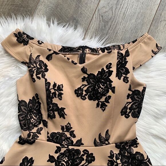 FE Forever Nude and Black Velvet Floral Dress NWT - Picture 9 of 16